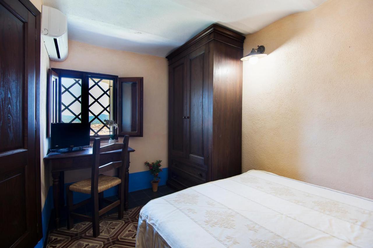 Hotel Castello Malicas Galtellì Esterno foto
